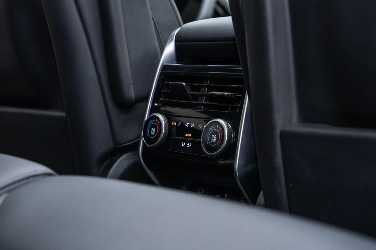 Vehicle Image 36
