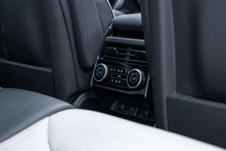 Vehicle Image 36