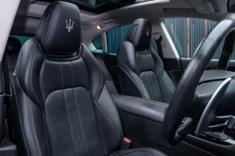 Vehicle Image 12