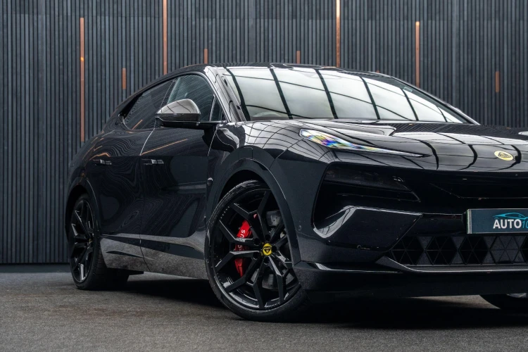 Vehicle Image 11