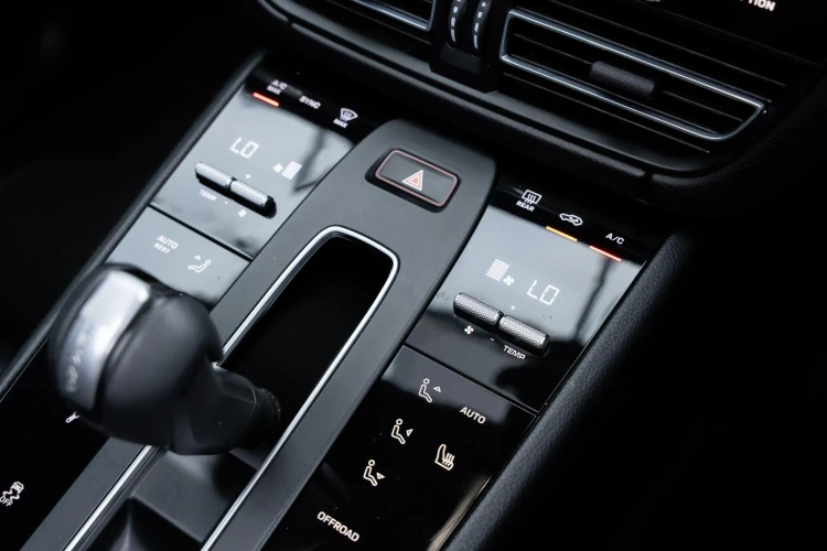 Vehicle Image 32