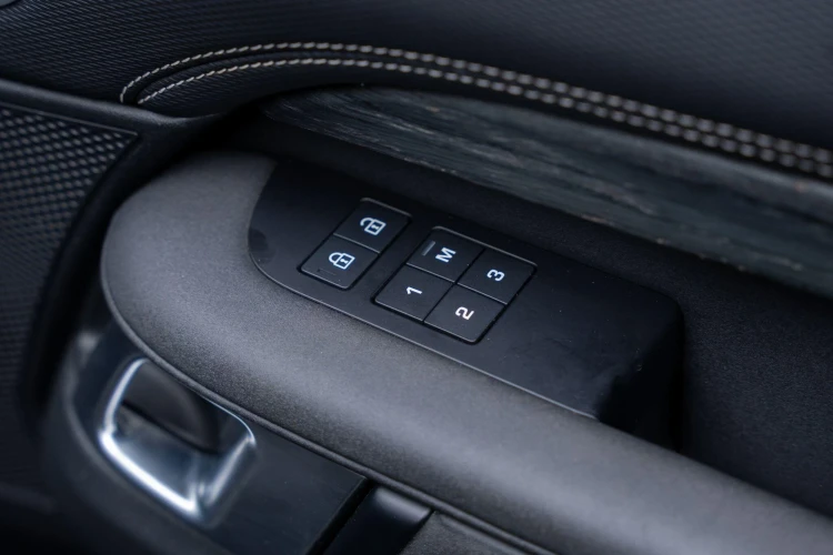 Vehicle Image 37