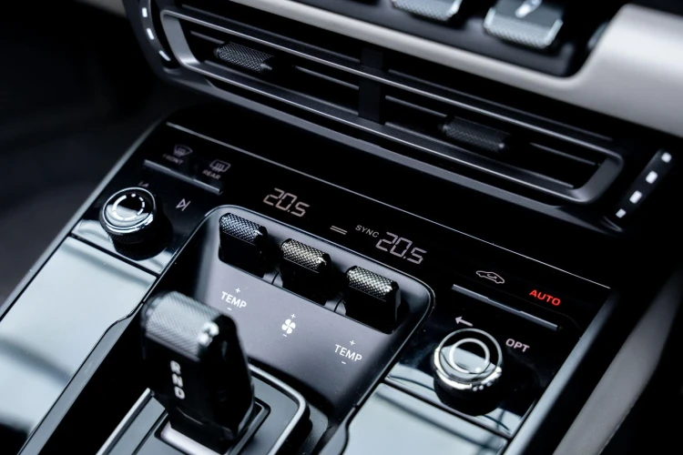 Vehicle Image 35