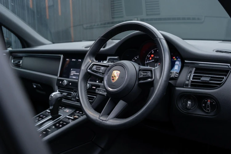 Vehicle Image 35
