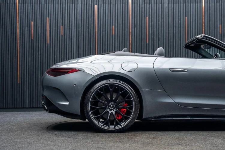 Vehicle Image 21