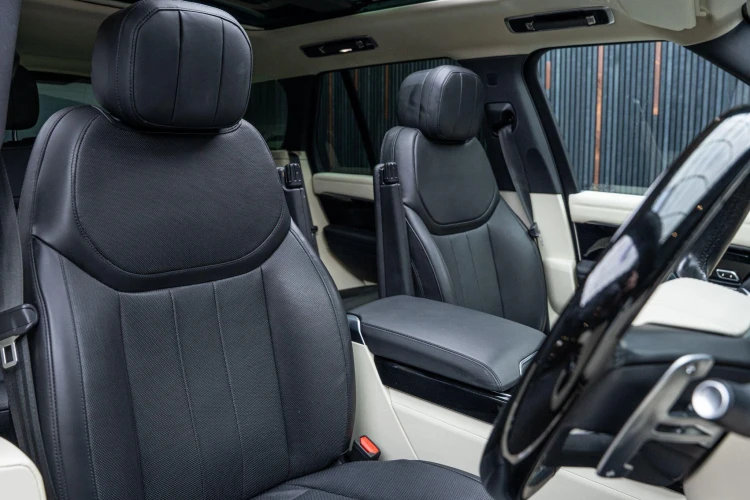 Vehicle Image 12