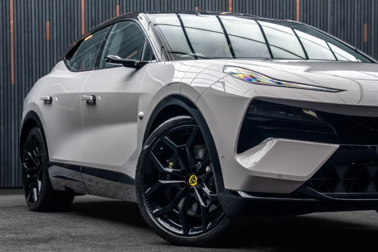 Vehicle Image 7