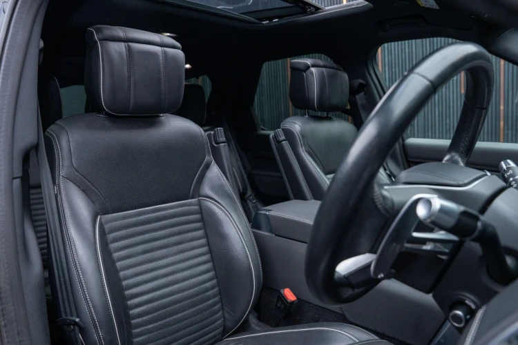 Vehicle Image 12
