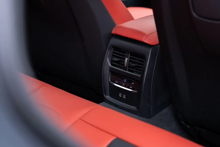 Vehicle Image 37