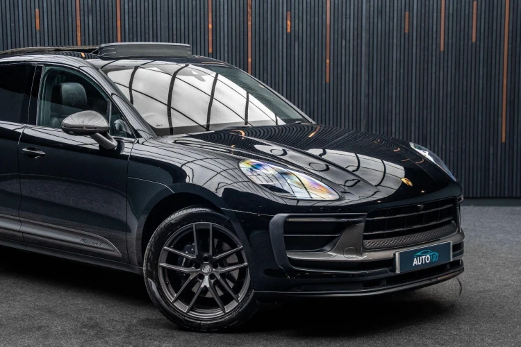 Vehicle Image 9