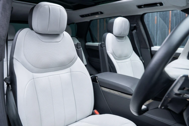 Vehicle Image 12