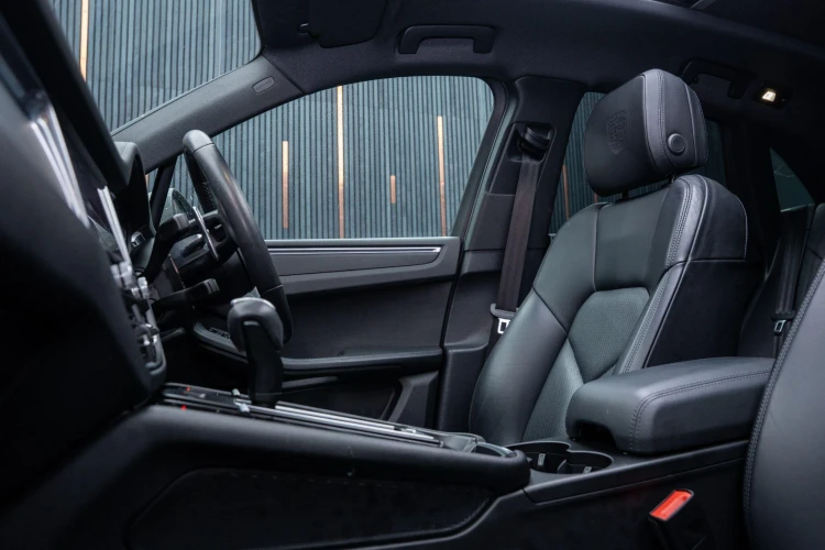 Vehicle Image 36