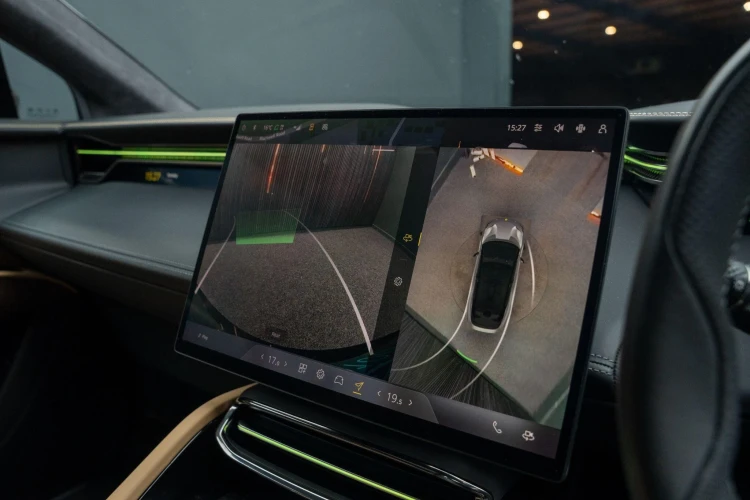 Vehicle Image 6