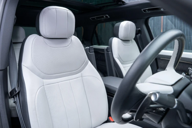 Vehicle Image 12