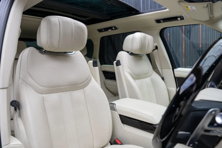 Vehicle Image 12