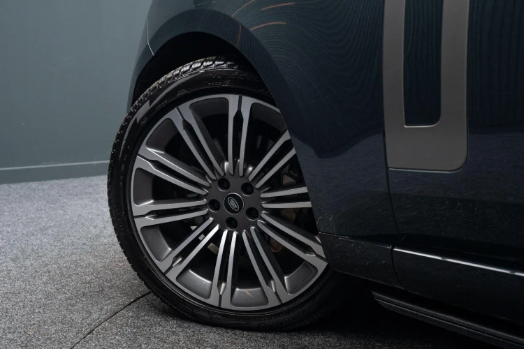 Vehicle Image 13