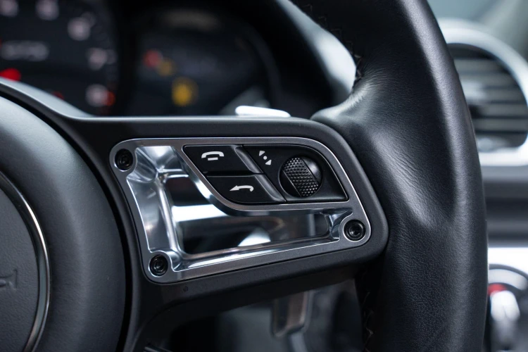 Vehicle Image 25