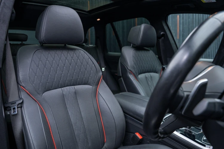 Vehicle Image 12