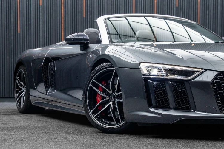 Vehicle Image 9