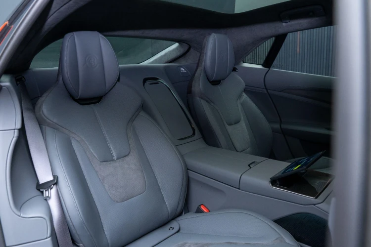 Vehicle Image 16