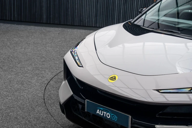 Vehicle Image 25