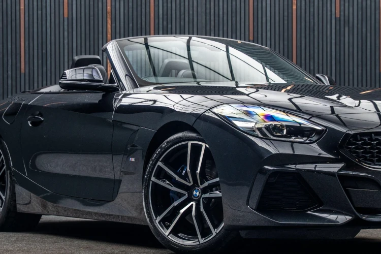 Vehicle Image 9
