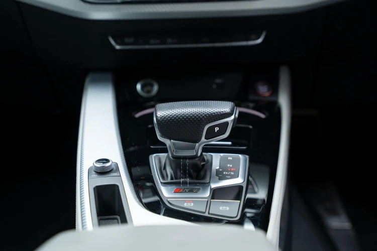 Vehicle Image 45