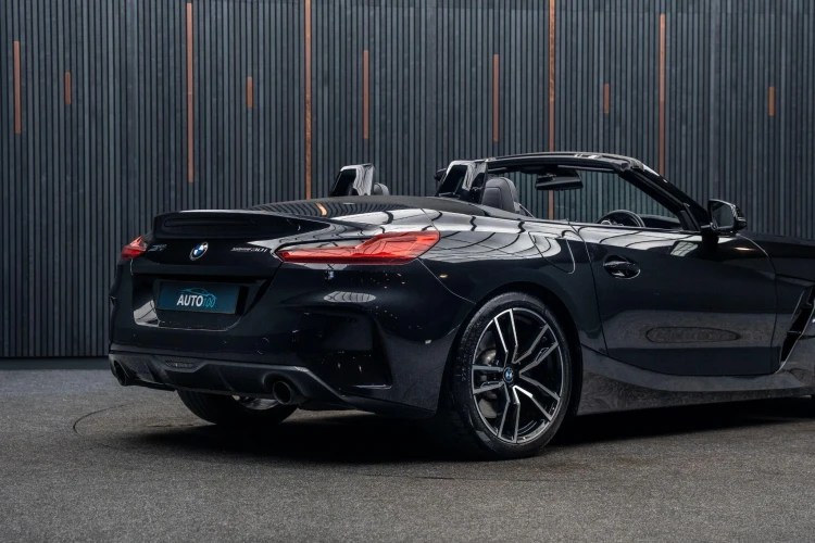 Vehicle Image 23