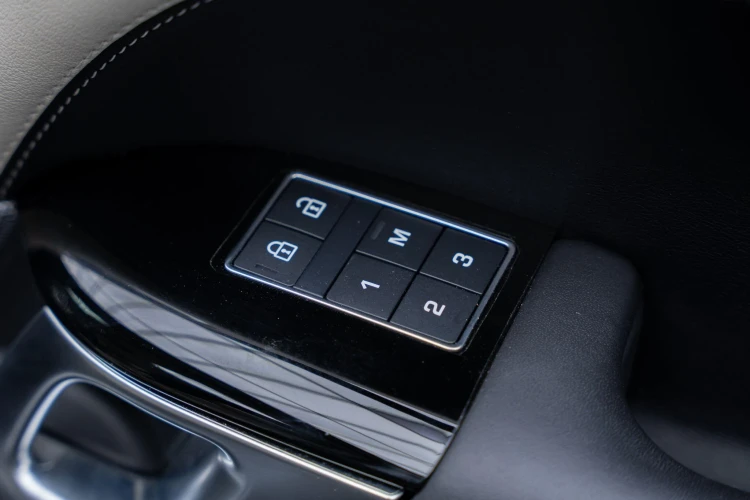 Vehicle Image 32