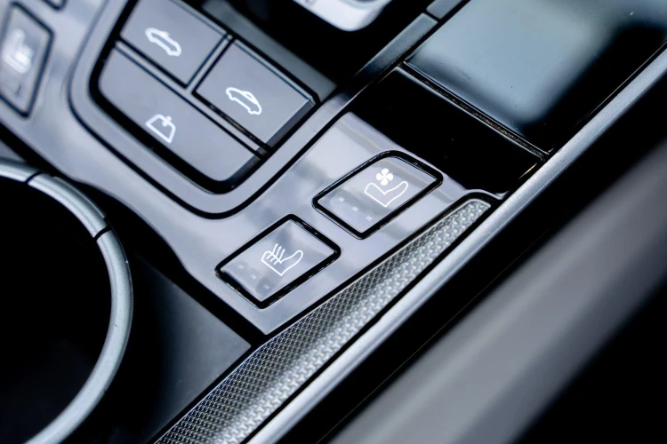 Vehicle Image 30