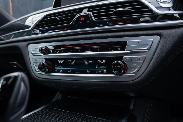 Vehicle Image 30