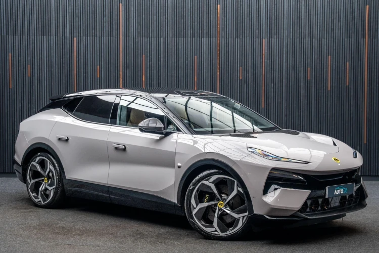 Vehicle Image 5