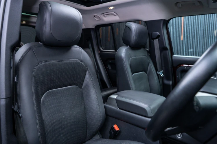 Vehicle Image 12