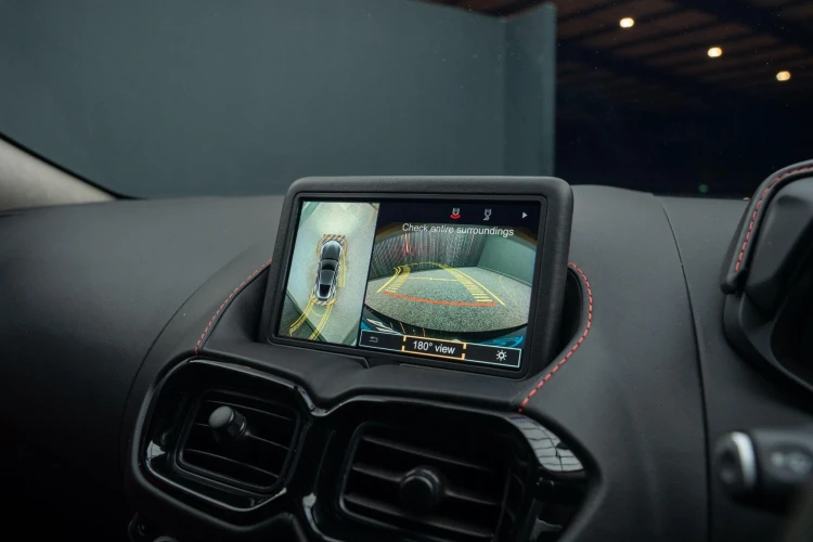 Vehicle Image 6