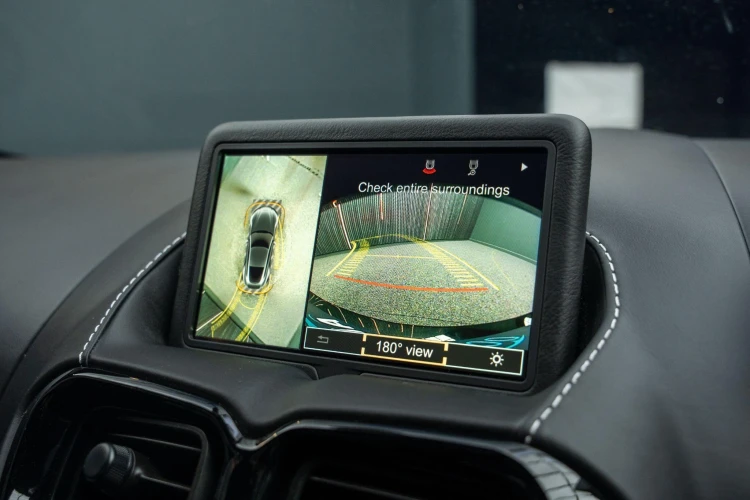 Vehicle Image 6