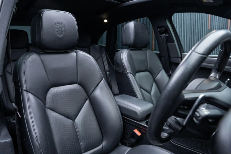 Vehicle Image 12
