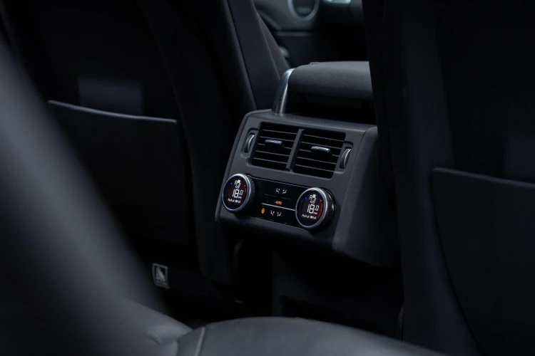 Vehicle Image 36