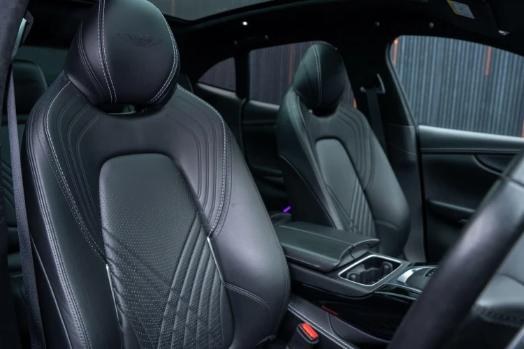 Vehicle Image 12