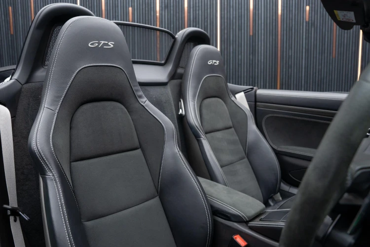 Vehicle Image 12