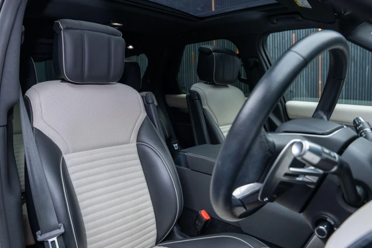 Vehicle Image 12