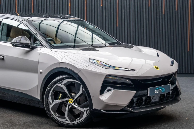 Vehicle Image 9