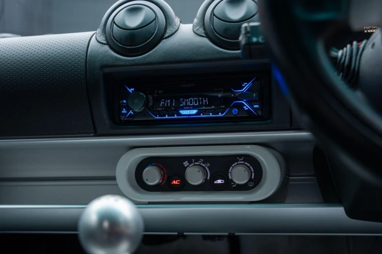 Vehicle Image 6