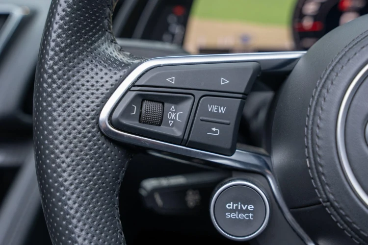 Vehicle Image 36