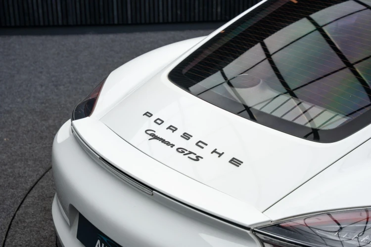 Vehicle Image 25