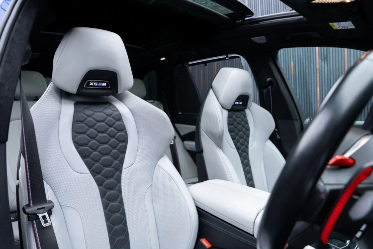Vehicle Image 12