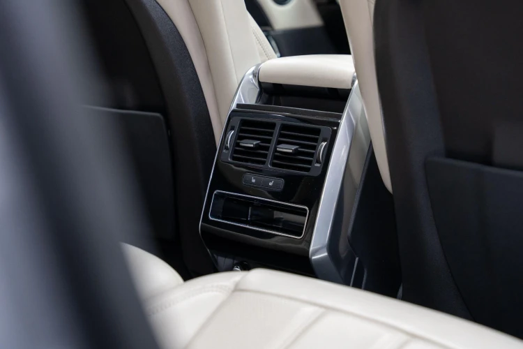 Vehicle Image 30