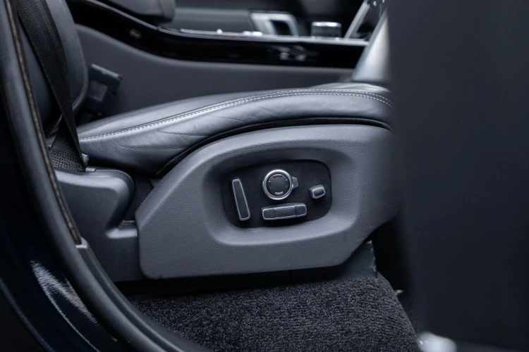 Vehicle Image 37