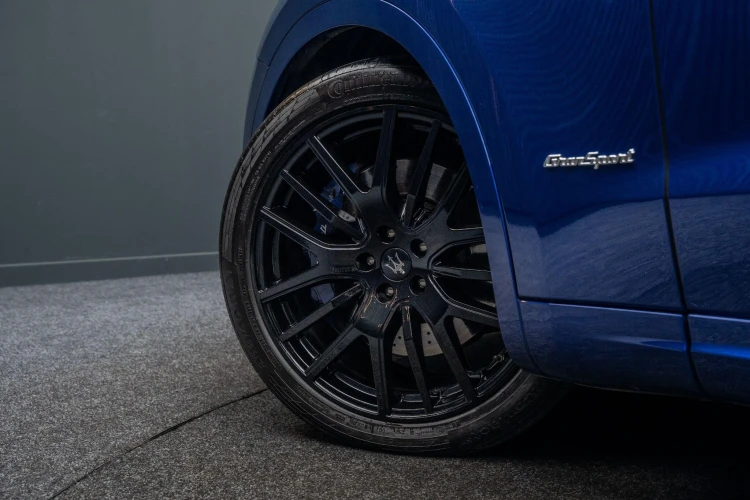 Vehicle Image 13