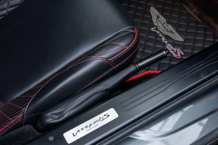 Vehicle Image 8