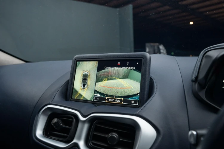 Vehicle Image 6